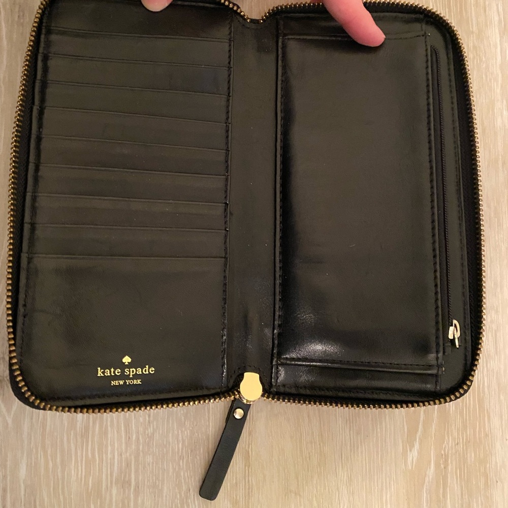 Kate Spade ♠️ Zip Closure Wallet Smooth Leather Lays Flat